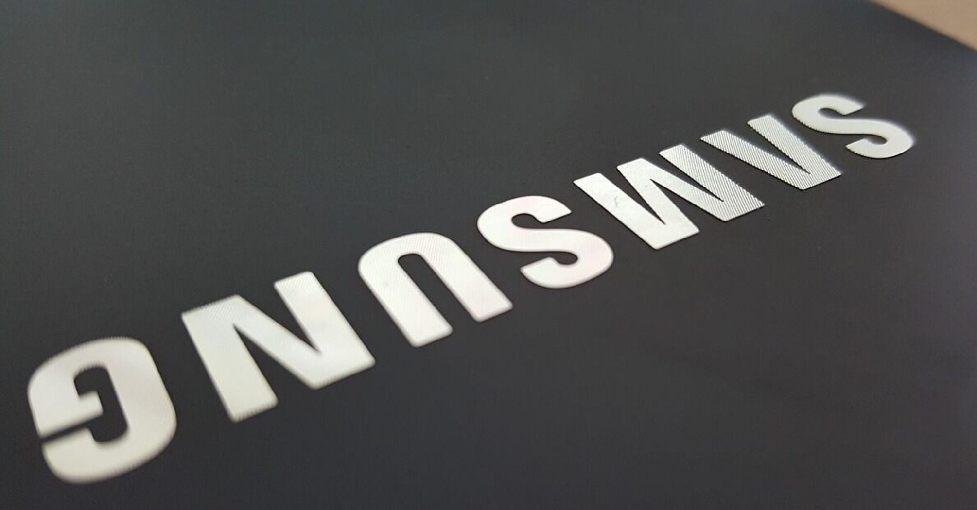 Samsung оскандалилася з 'мусульманською' рекламою з трансвеститом