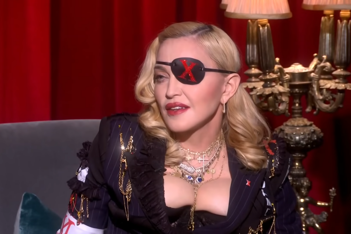 Мадонна со словами 'Боже, храни королеву' эпатировала публику 