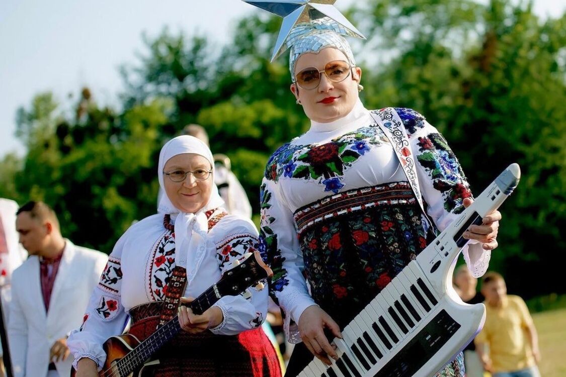 'Майже на місці': Сердючка з 'мамою' в стрінгах зібралися на Щекавицю (фото)
