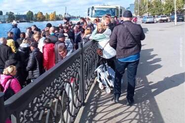 Херсонці чекають переправи