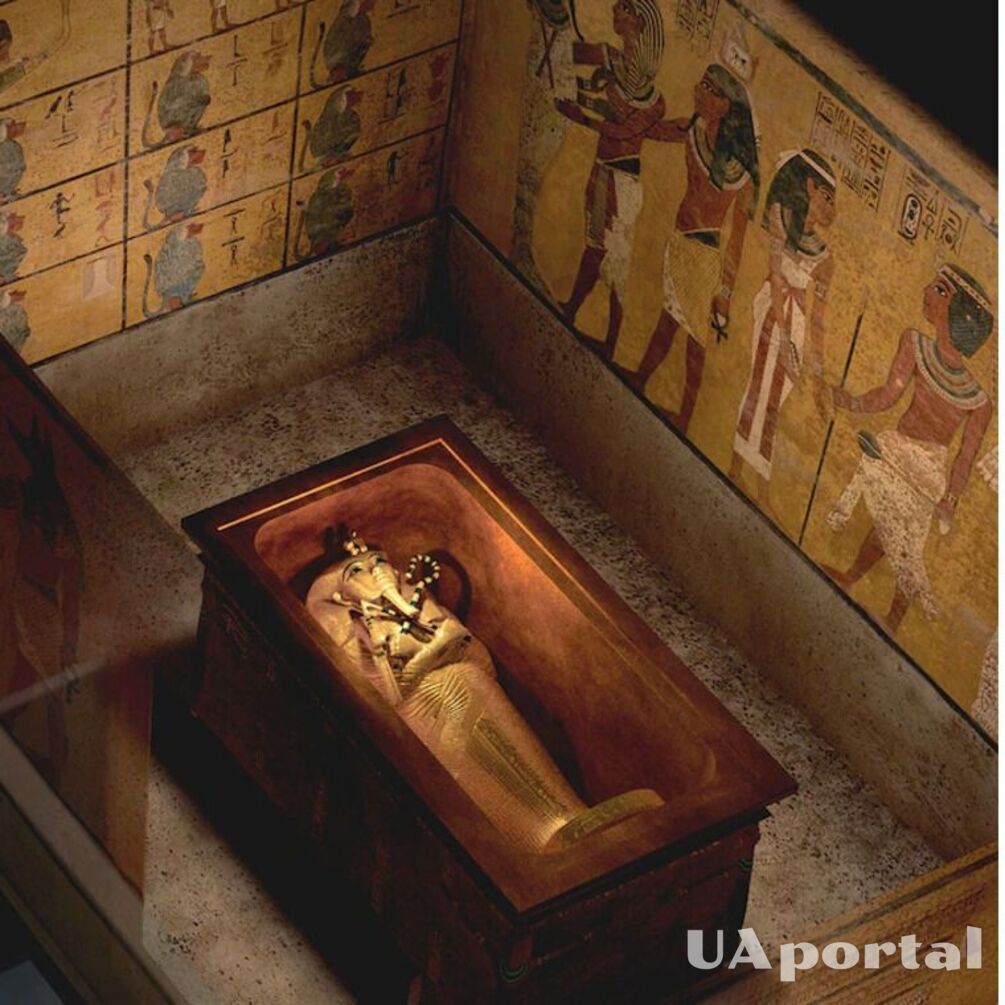 Ученые нашли тайную дверь в гробнице Тутанхамона, которая может вести к усыпальнице Нефертити (фото)