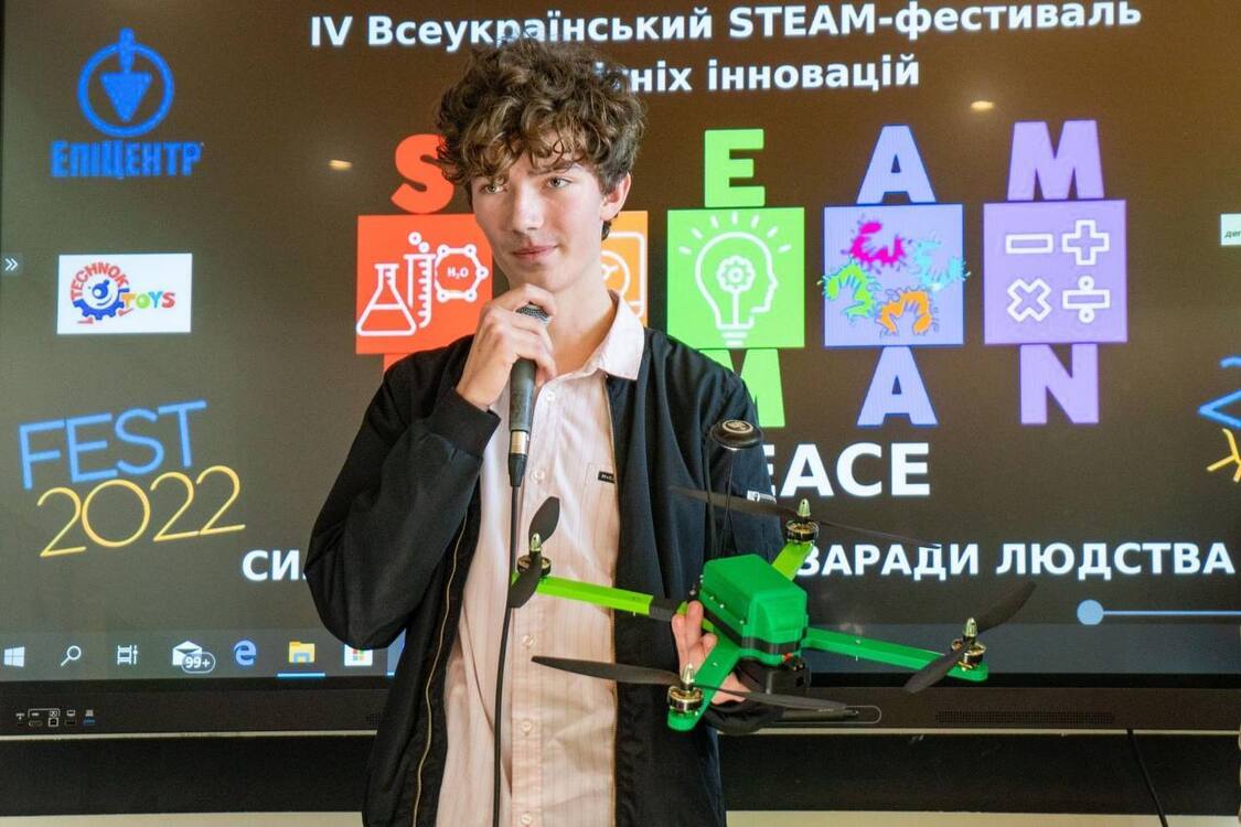 Школяр із Івано-Франківська розробив новий дрон для ЗСУ, який шукає міни: подробиці