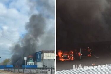 В Херсоне возле здания 'полиции' оккупантов вспыхнул сильный пожар (видео)