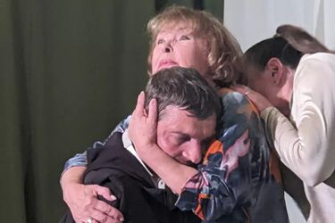 Невероятная Ада Роговцева и стальной Михаил Дианов: сеть растрогали объятия известных людей