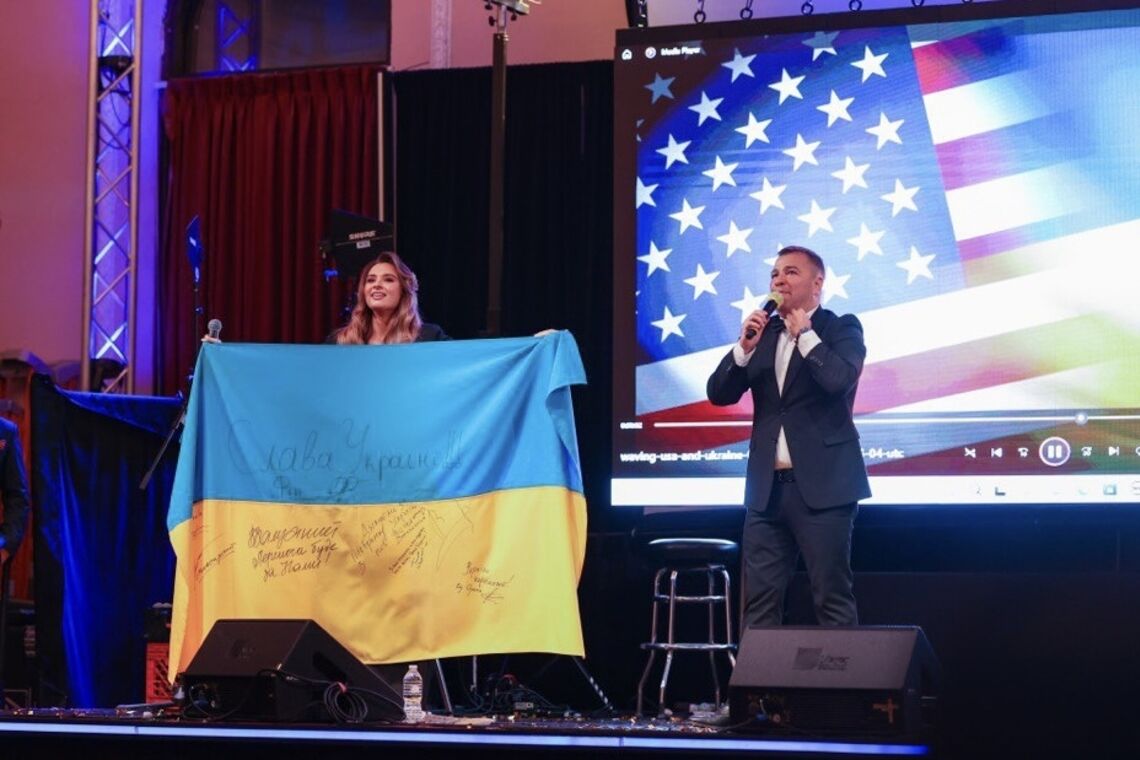 У Чикаго украинка купила флаг за 69 тыс долларов на аукционе