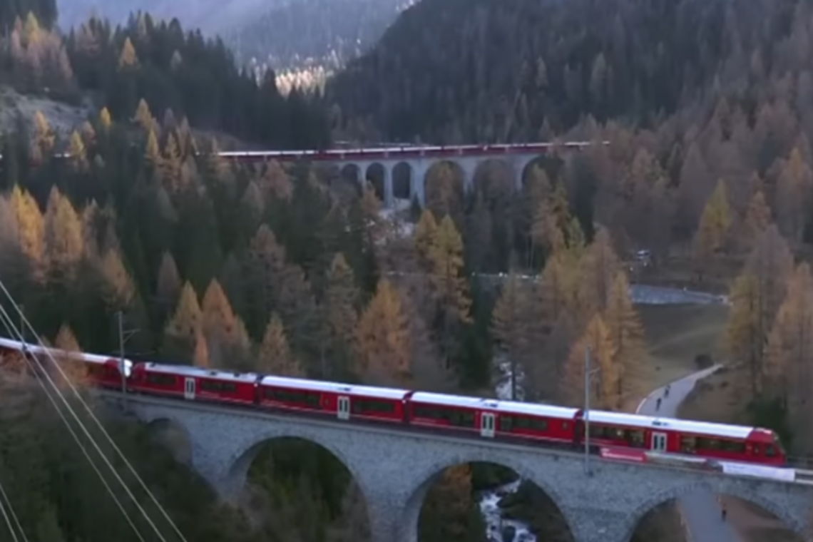 В Швейцарии запустили самый длинный в мире пассажирский поезд (видео)