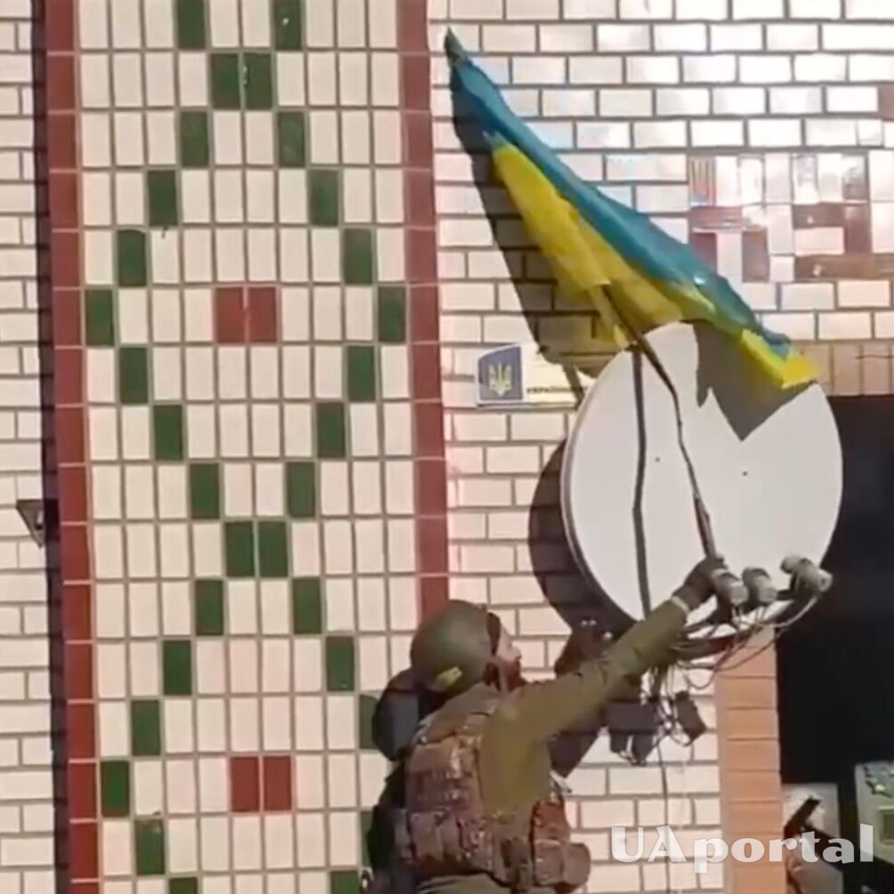 ВСУ подняли украинский флаг в освобожденной Новопетровке Херсонской области, триколор сожгли (видео)