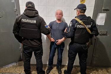 В Киеве на Троещине злоумышленник изнасиловал 22-летнюю девушку в лифте