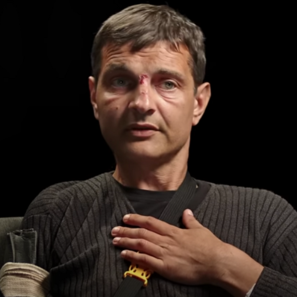 'После месяца голодания, когда закрываешь глаза, ты забываешь о семье': морпех Дианов рассказал о пытках в плену (видео)