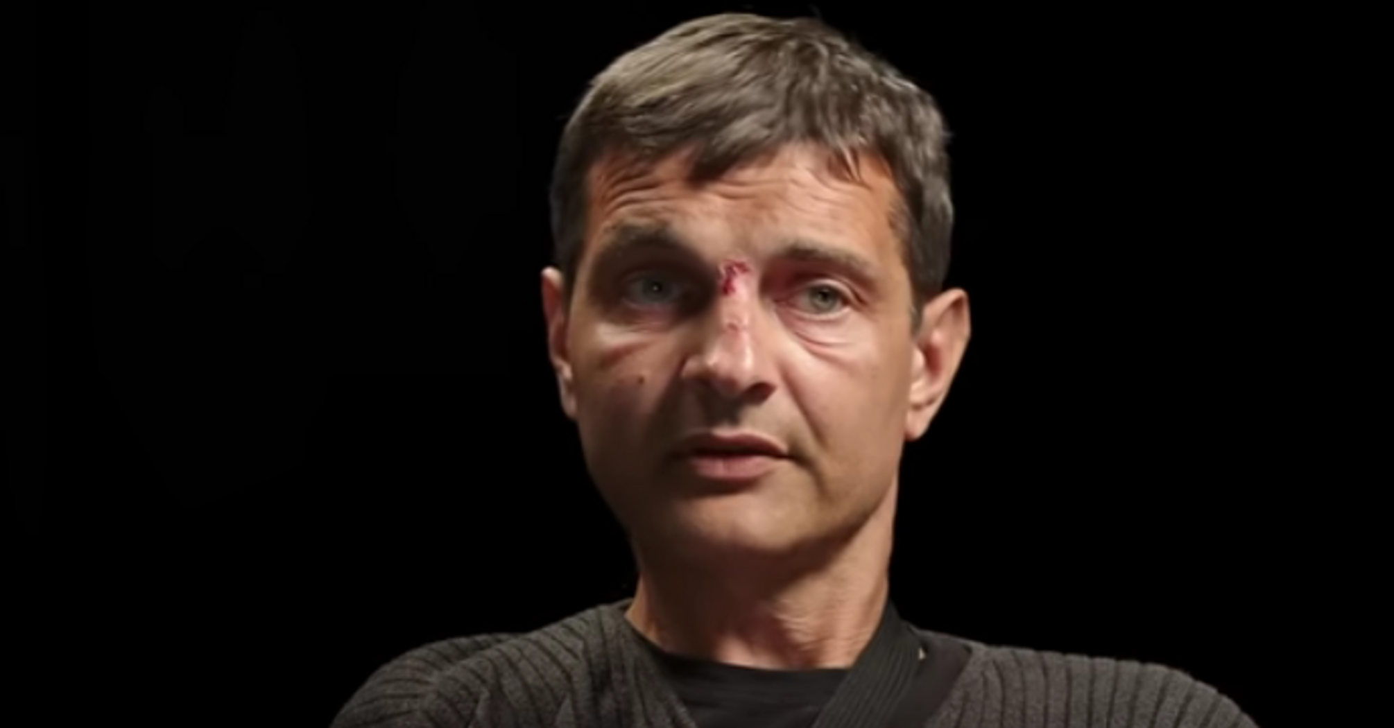 'После месяца голодания, когда закрываешь глаза, ты забываешь о семье': морпех Дианов рассказал о пытках в плену (видео)