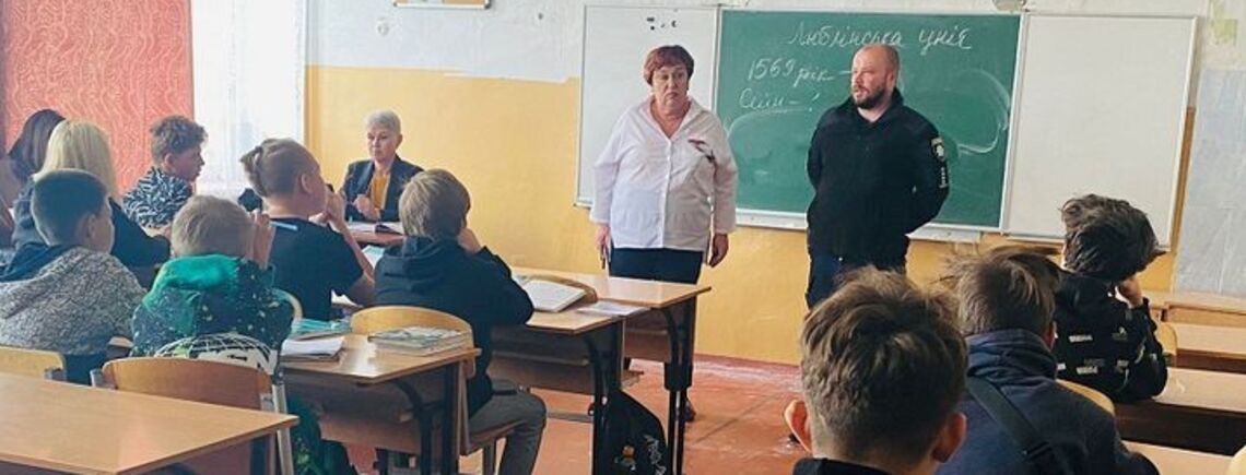 Киевский школьник напоил своего одноклассника чаем с антисептиком