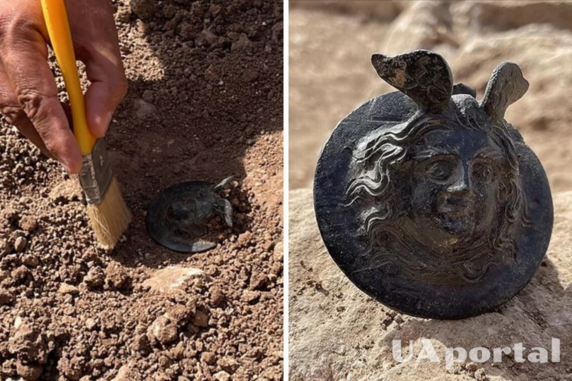 Археологи раскопали 1800-летнюю военную медаль с главой горгоны Медузы