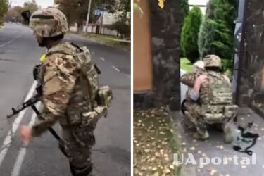 Звільнення Херсона - емоційне відео про те, як бабуся зустрічає свого внука-військового з'явилося у мережі