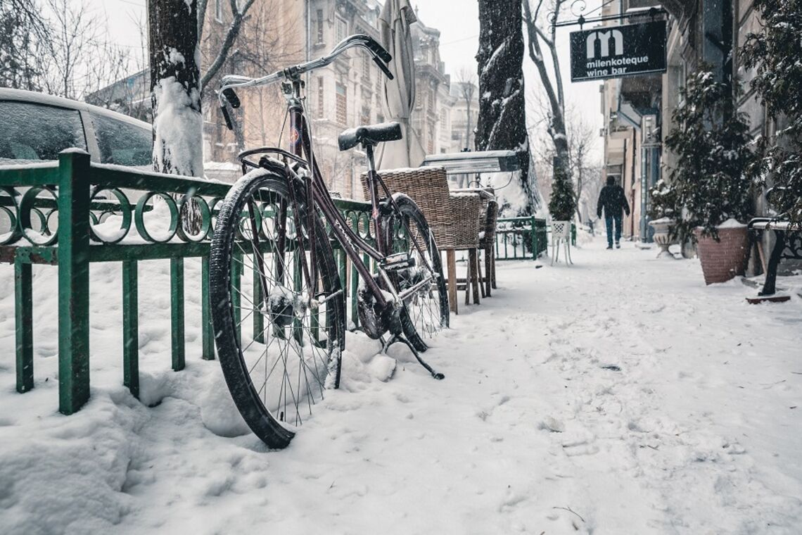Мороз та налипання мокрого снігу: синоптики попередили про ускладнення погодних умов по всій Україні