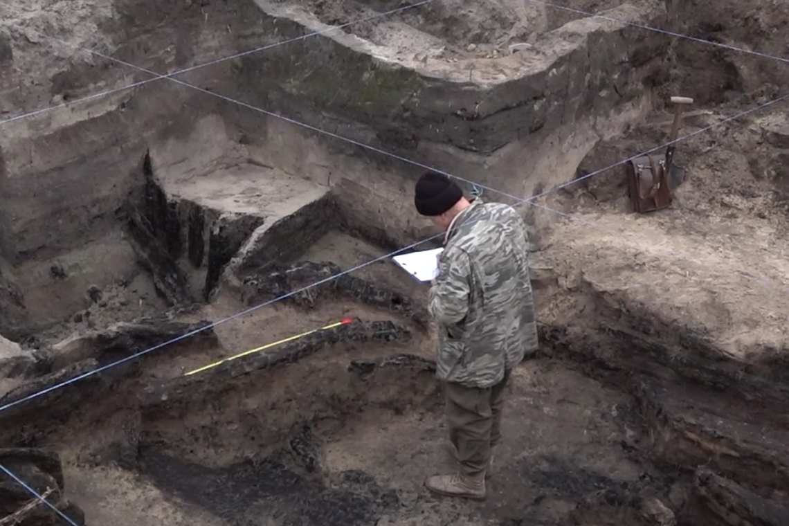 Археологи під час досліджень на Подолі у Черкасах знайшли комору початку ХV сторіччя