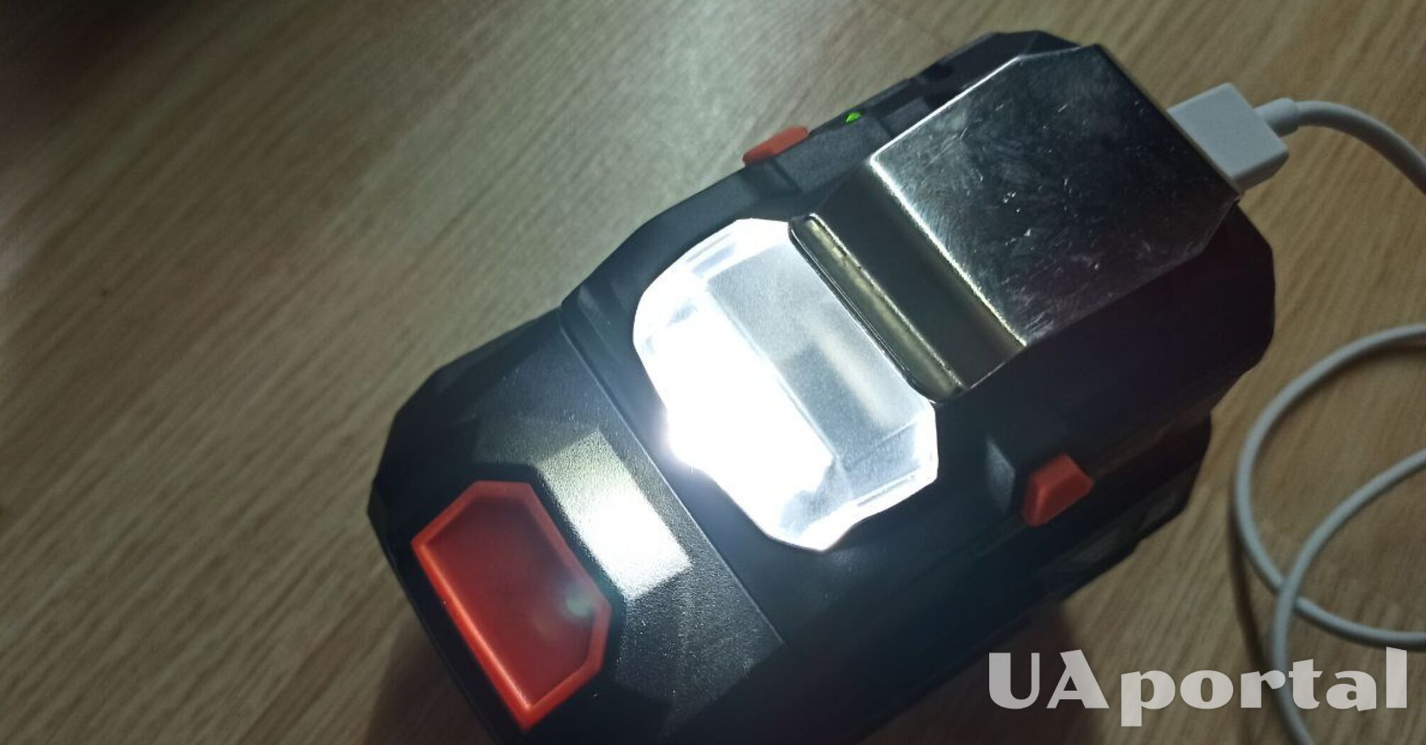 Заряду вистачить на добу: який пристрій допоможе тримати робочими гаджети