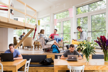 У Києві з'явилась мапа коворкінгів, де можна попрацювати під час відключень (фото)