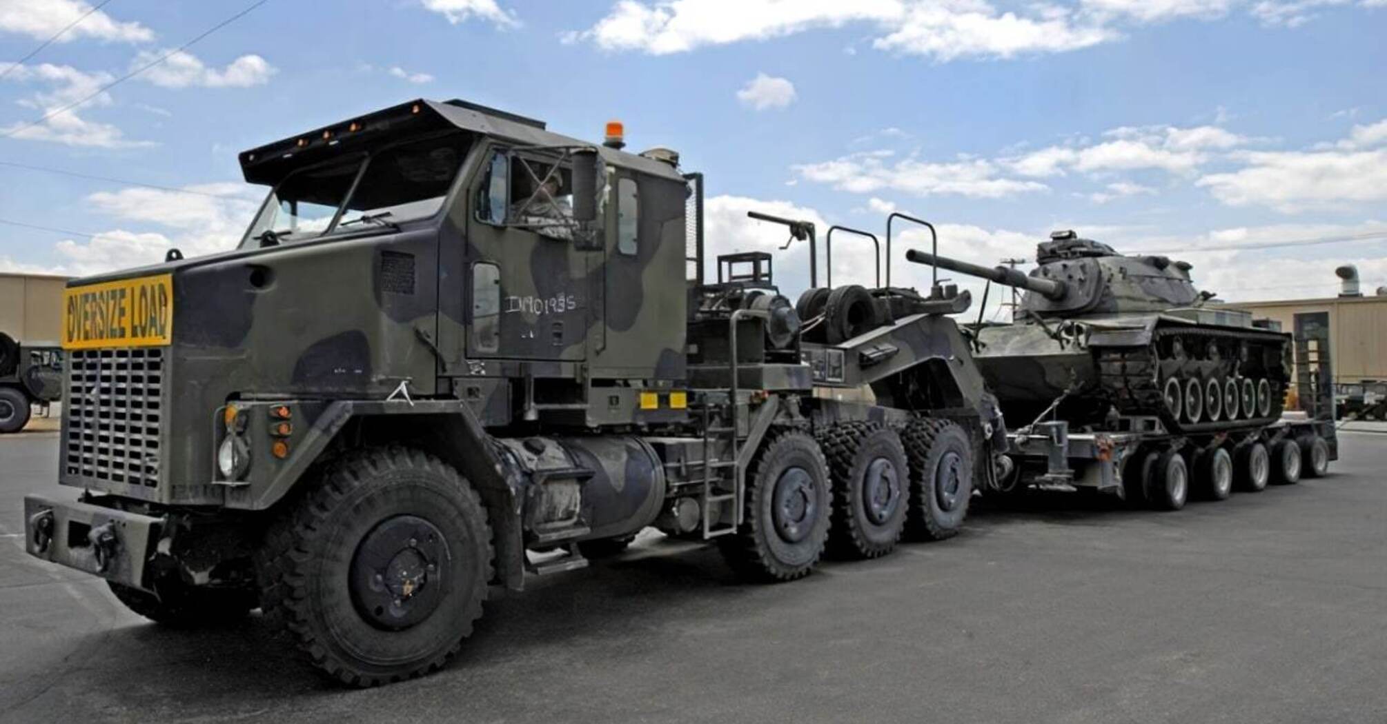 M107 Tank Rack M1070 Oshkosh Германия передаст в Украину танковые тягачи ...