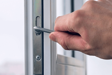 Як перевести металопластикові вікна у зимовий режим: інструкція