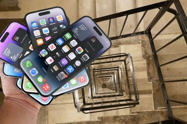 iPhone 14 Pro сбросили с 90 метров над пролетом со ступенями