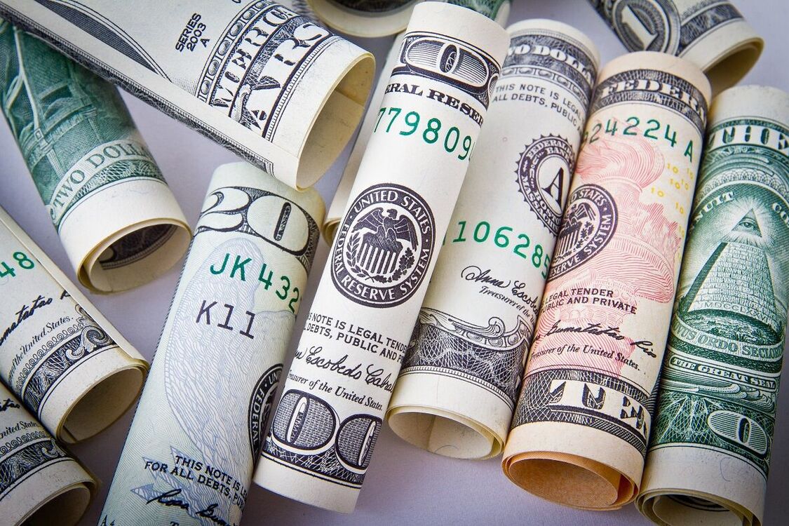 Експерт назвав 'ідеальний час' для купівлі долара в Україні