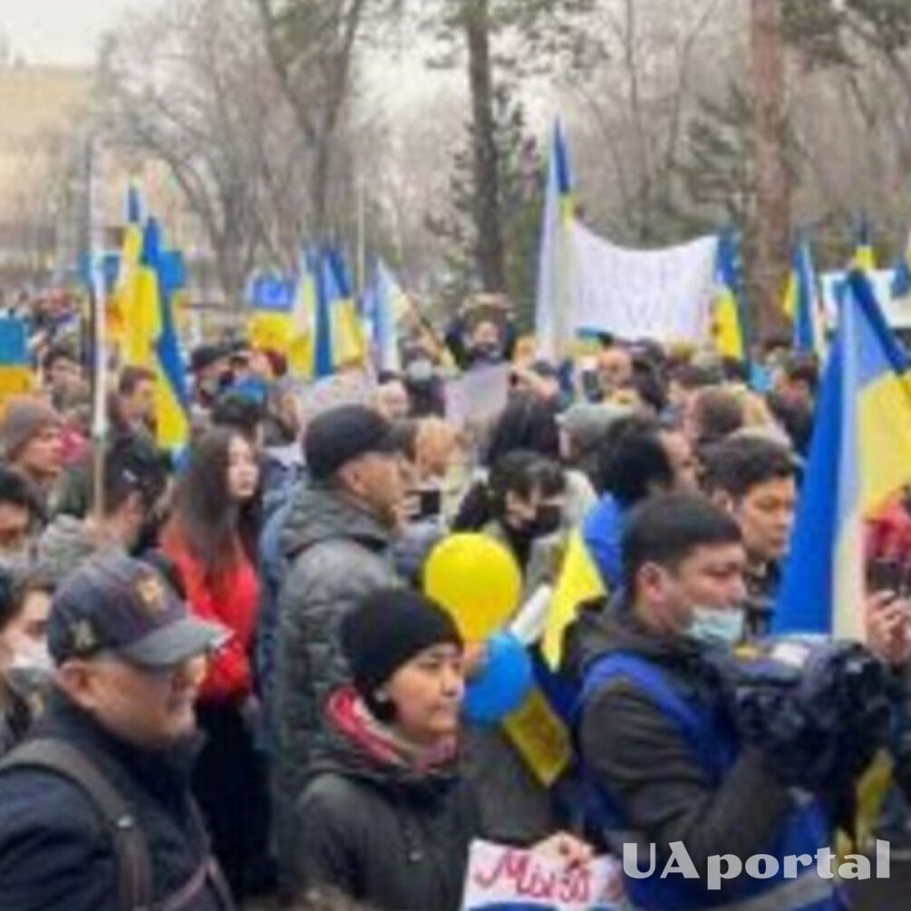 Россия теряет поддержку в Казахстане, а Украина – увеличивает