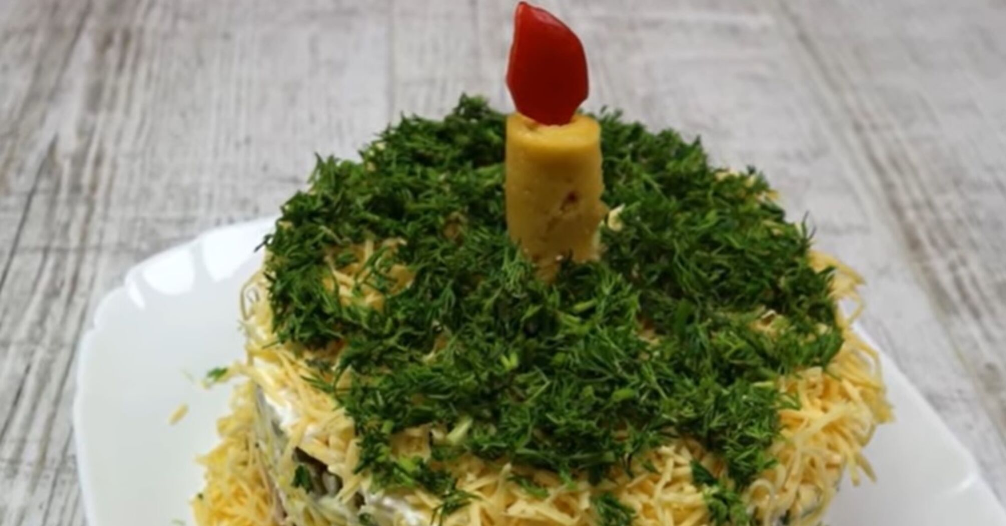 Оригінальний салат на Новий рік у формі торта: як приготувати