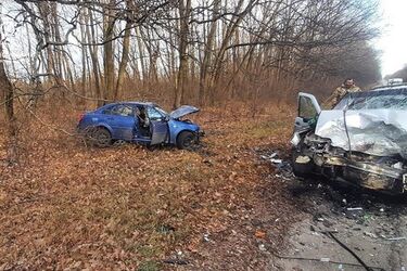 Водителя доставали спасатели: в Харьковской области произошла жуткая авария с погибшим (фото)