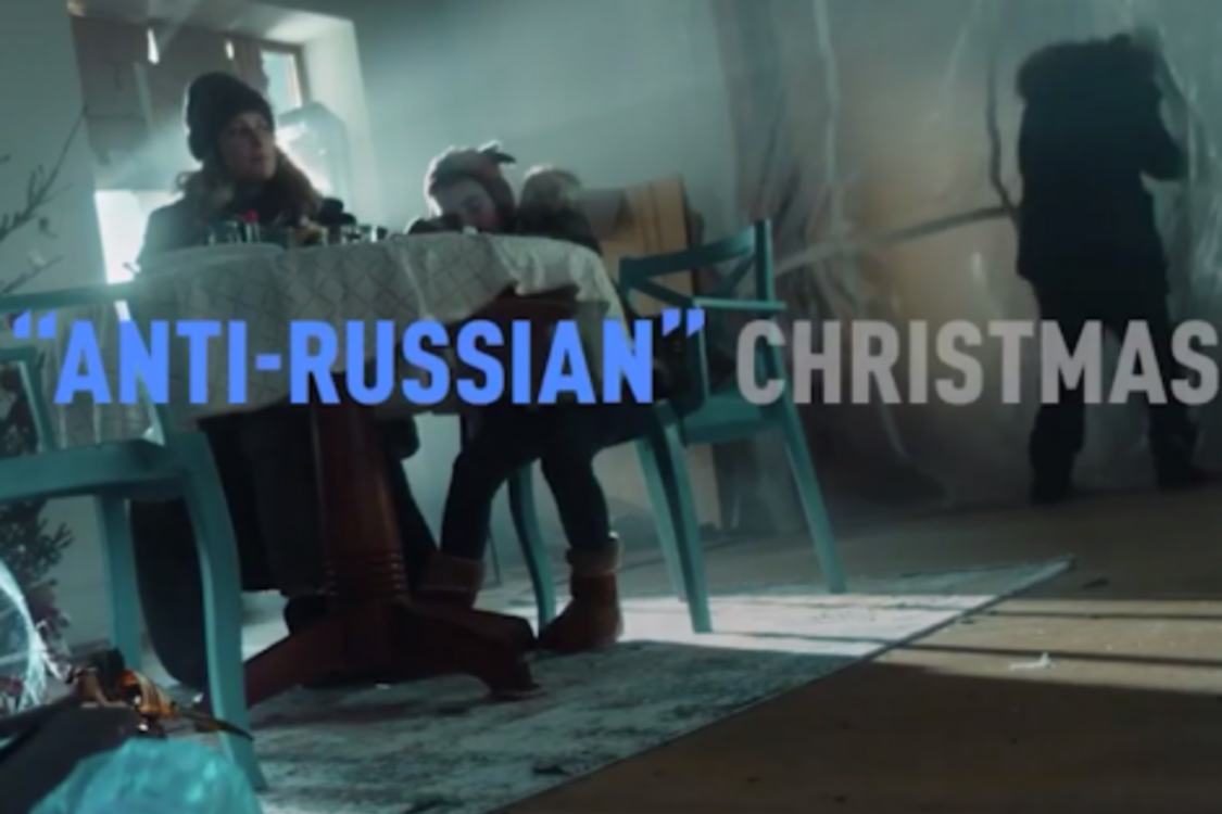 Пропагандисты RT оконфузились, выпустив ужасное рождественское видео о замерзающей и голодающей европейской семье из-за российских санкций