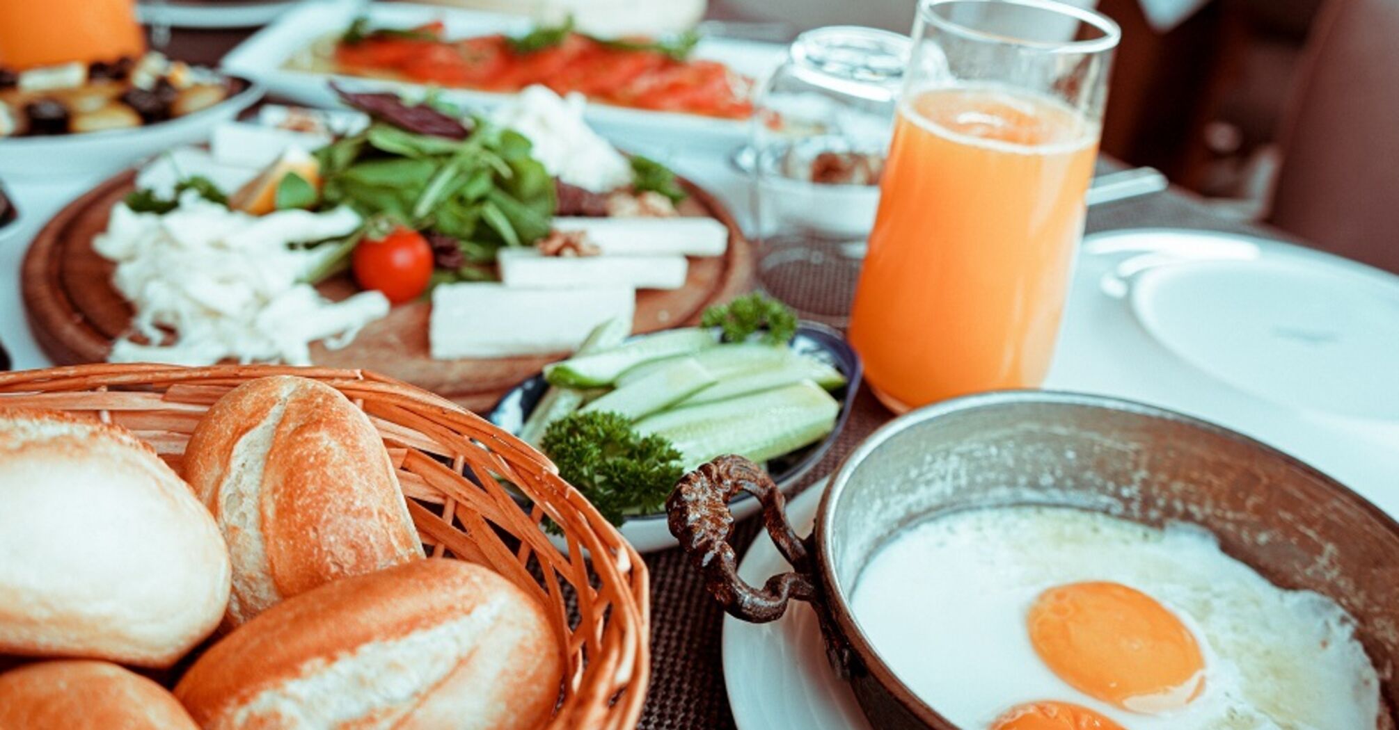 Можно ли запивать еду чаем или кофе: предостережение от диетолога