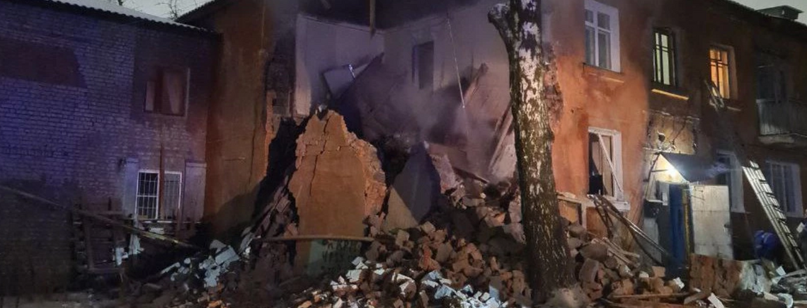 В Рязани от взрыва самогонного аппарата снесло 2 этажа, один из виновников вылетел на улицу (видео)