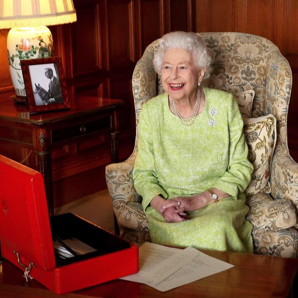 BBC дізналася про спілкування Єлизавети II з хворим на COVID Чарльзом