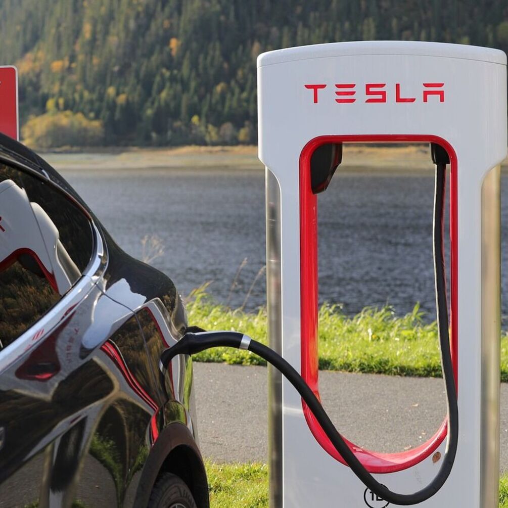 Tesla пришлось чинить тысячи авто из-за ошибки с тепловым насосом