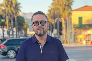 Анатолий Шарий