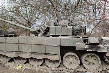 Танк російських окупантів в Україні