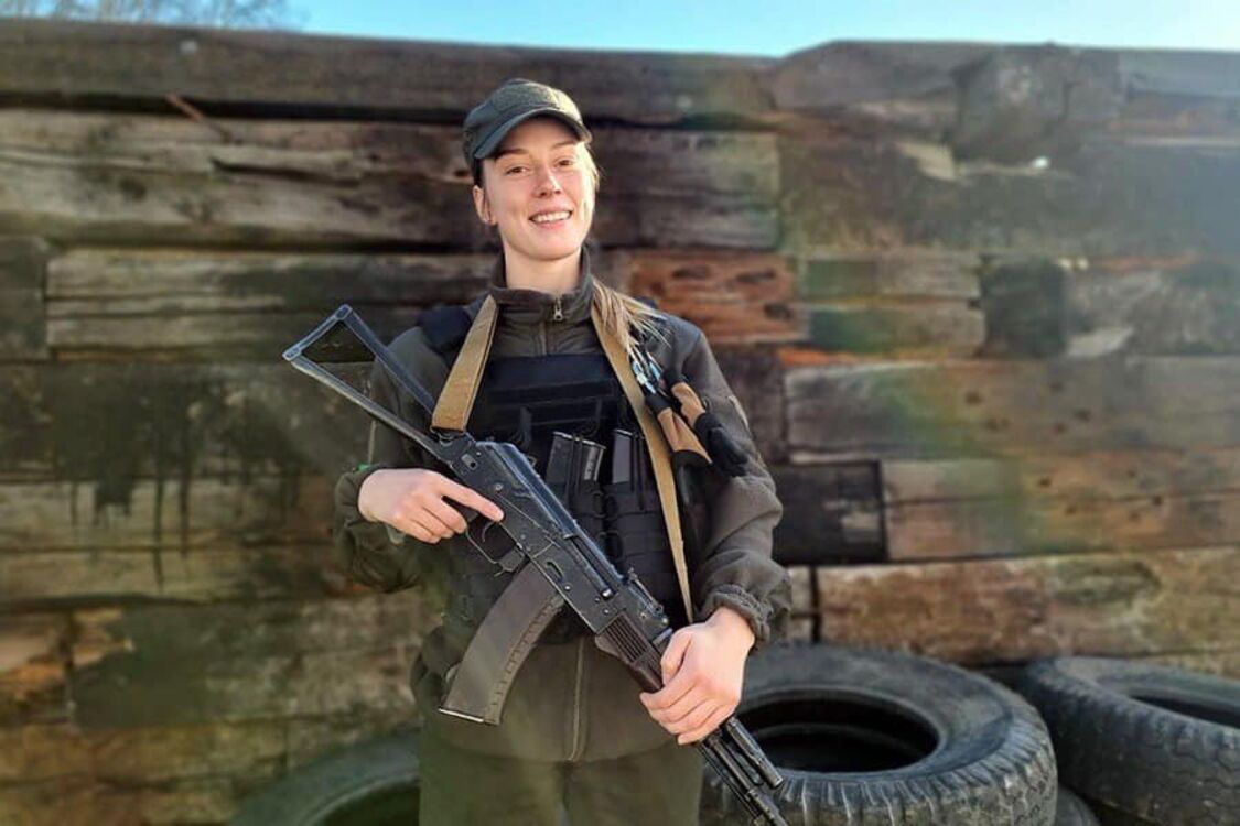 'Стреляю я умело': украинская биатлонистка поменяла спортивную винтовку на автомат 