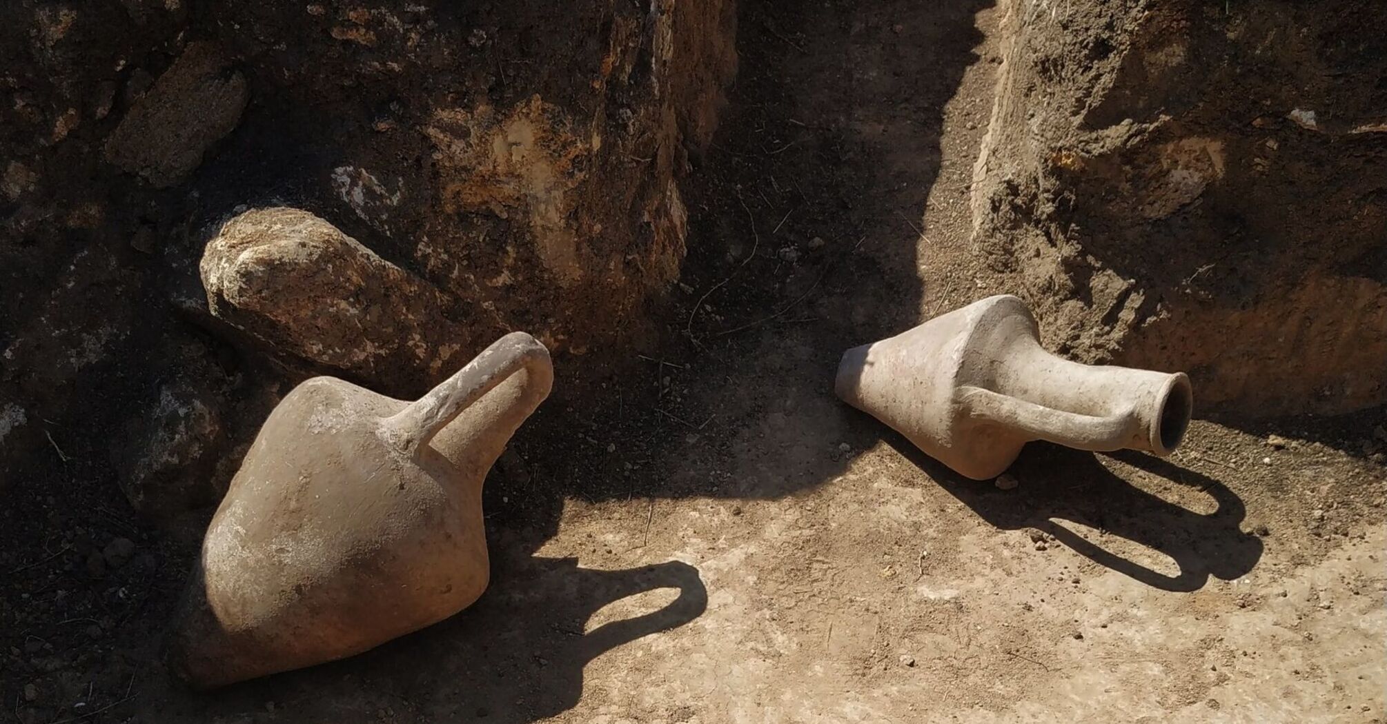 Тероборона Одессы обнаружила редкие древнейшие артефакты во время копания окопов 