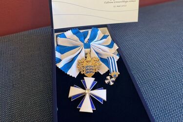 Володимир Зеленський отримав Герб Таллінна.