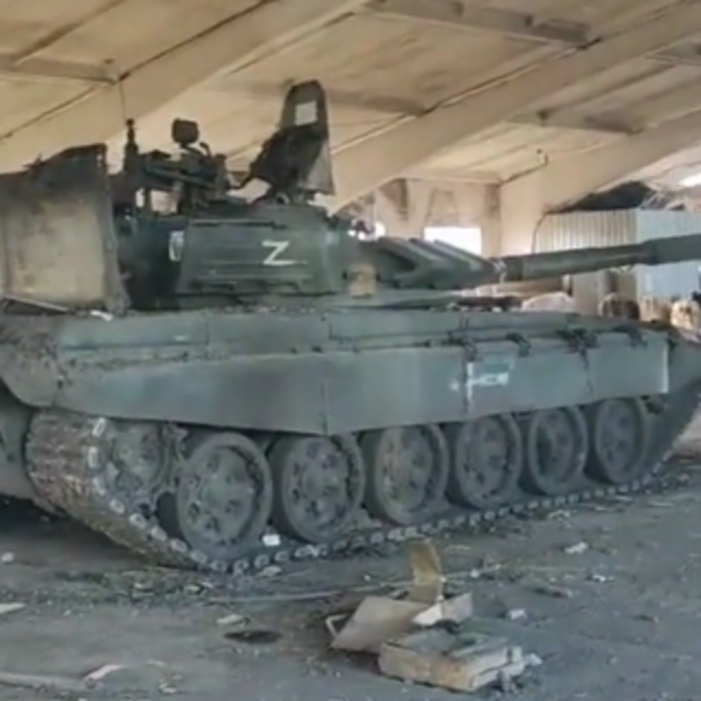 Трофейный привет среди коров: украинские бойцы нашли танк оккупантов (видео)