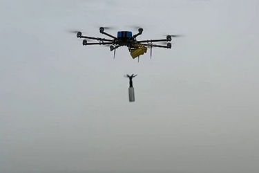 Блестящие кадры 'ночной охоты' дрона R-18 (видео)