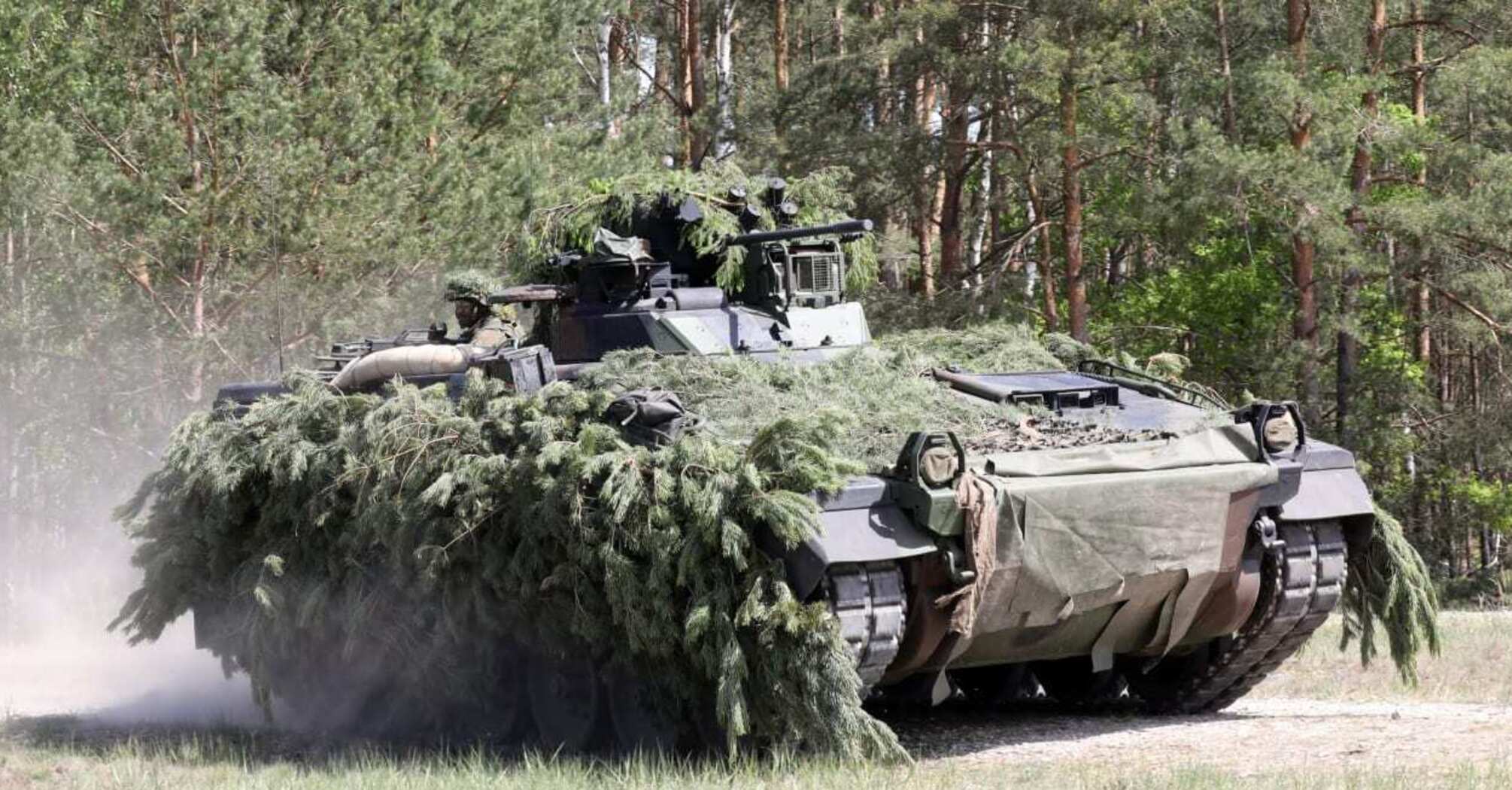 Фальшива гра канцлера Шольца. Чому немає постачання бойових машин в Україну?