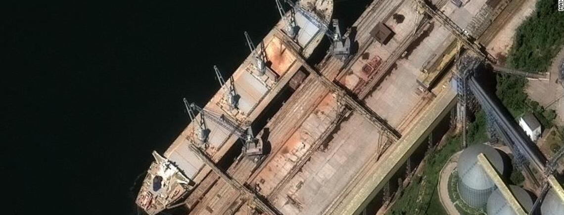 Крадіжка зерна з України: супутник зафіксував завантажені кораблі окупантів