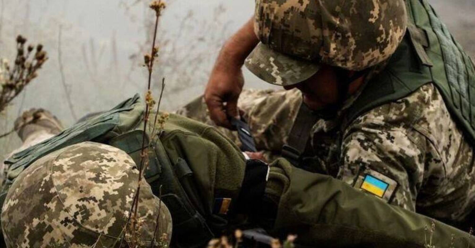 Украина несет потери. Раненый военнослужащий.