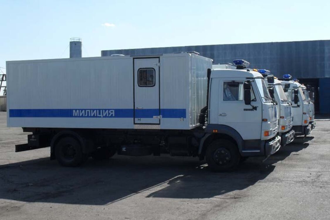 В сети подняли на смех решение Москвы установить туалеты в полицейских автозаках 