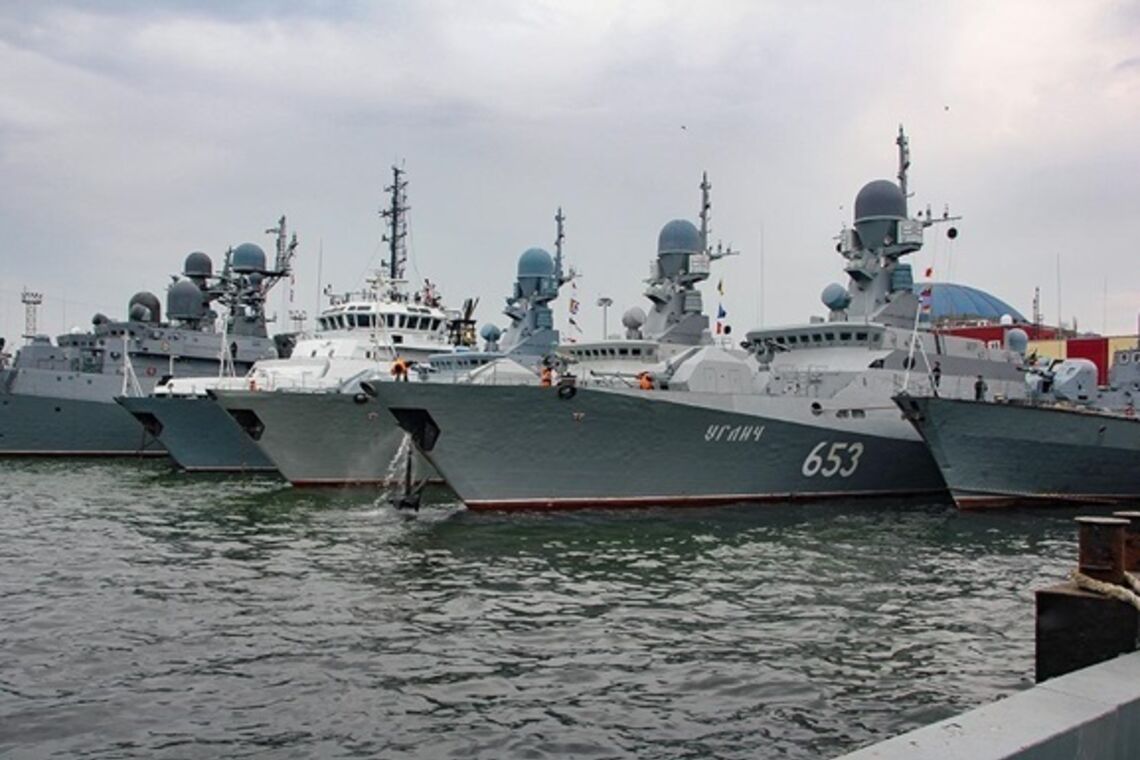 Небезпечне скупчення кораблів оккупантів у Чорному морі.