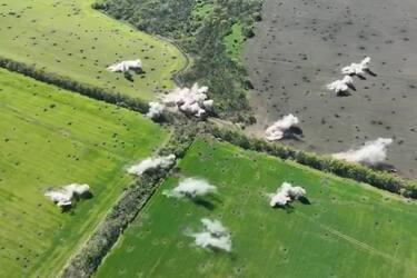 Техніка у полі горить