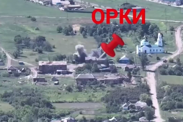 Окупанти ховалися як могли, але артилерійський снаряд їх таки знайшов