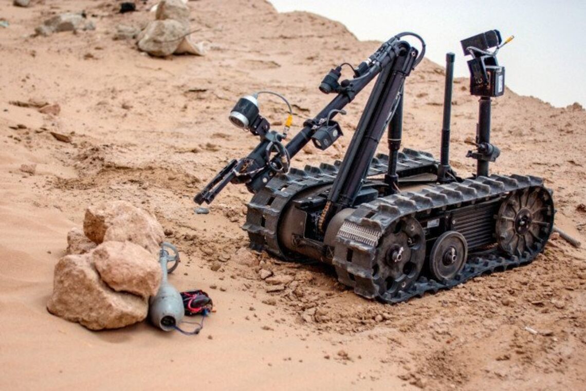 Роботы-саперы  'TALON' с США приедут помогать разминировать территорию после оккупантов