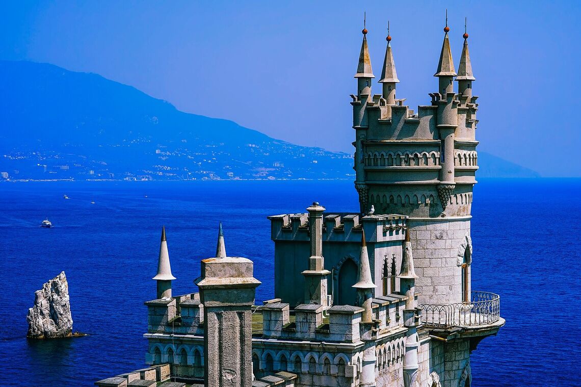«Ласточкино гнездо» — памятник архитектуры и истории, расположенный на южном берегу Крыма