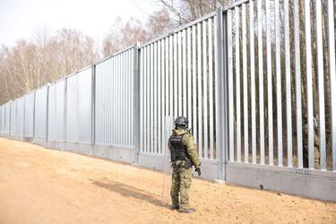 Забор, который возводят на польско-белорусской границе